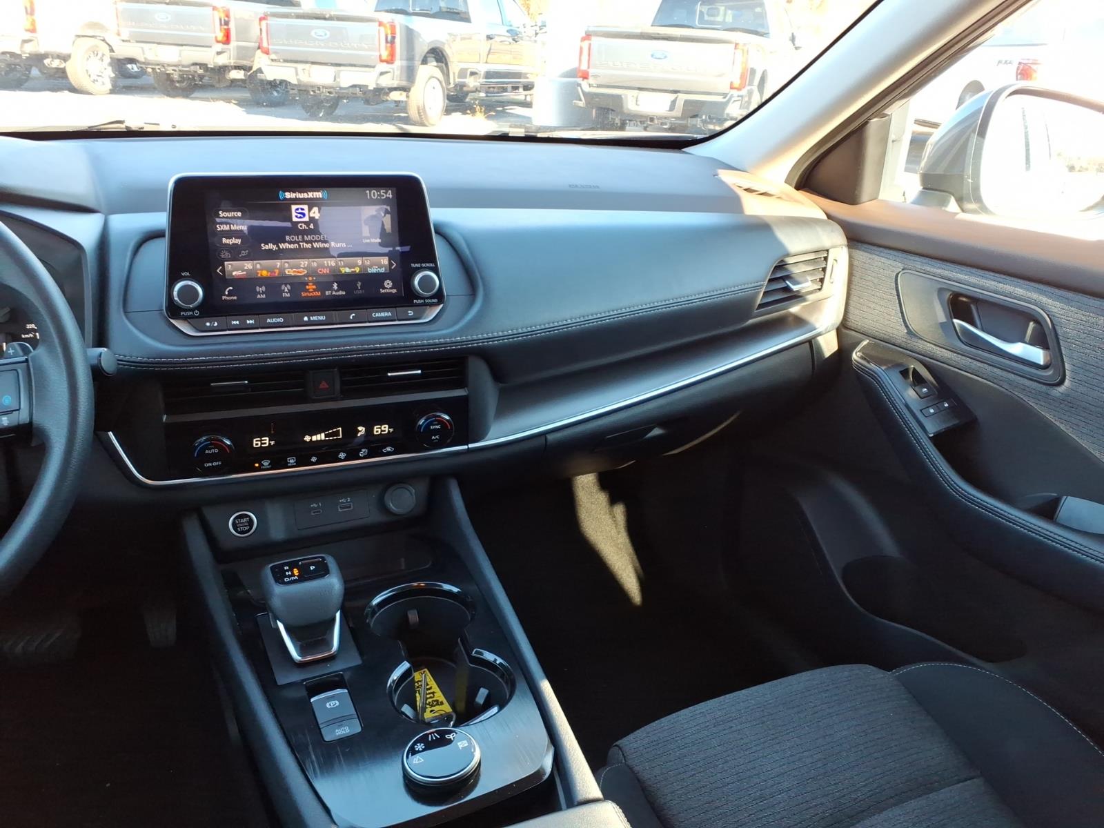2023 Nissan Rogue SV - Photo 18