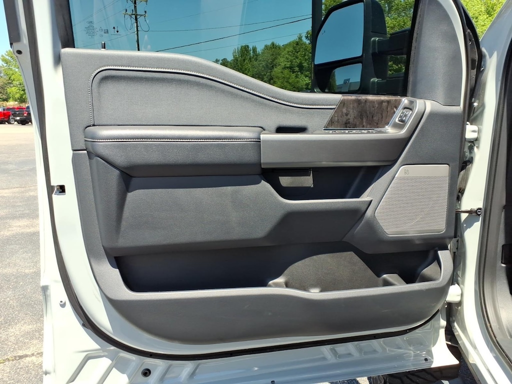 Used 2025 Ford F-350 Super Duty Lariat Truck Crew Cab
