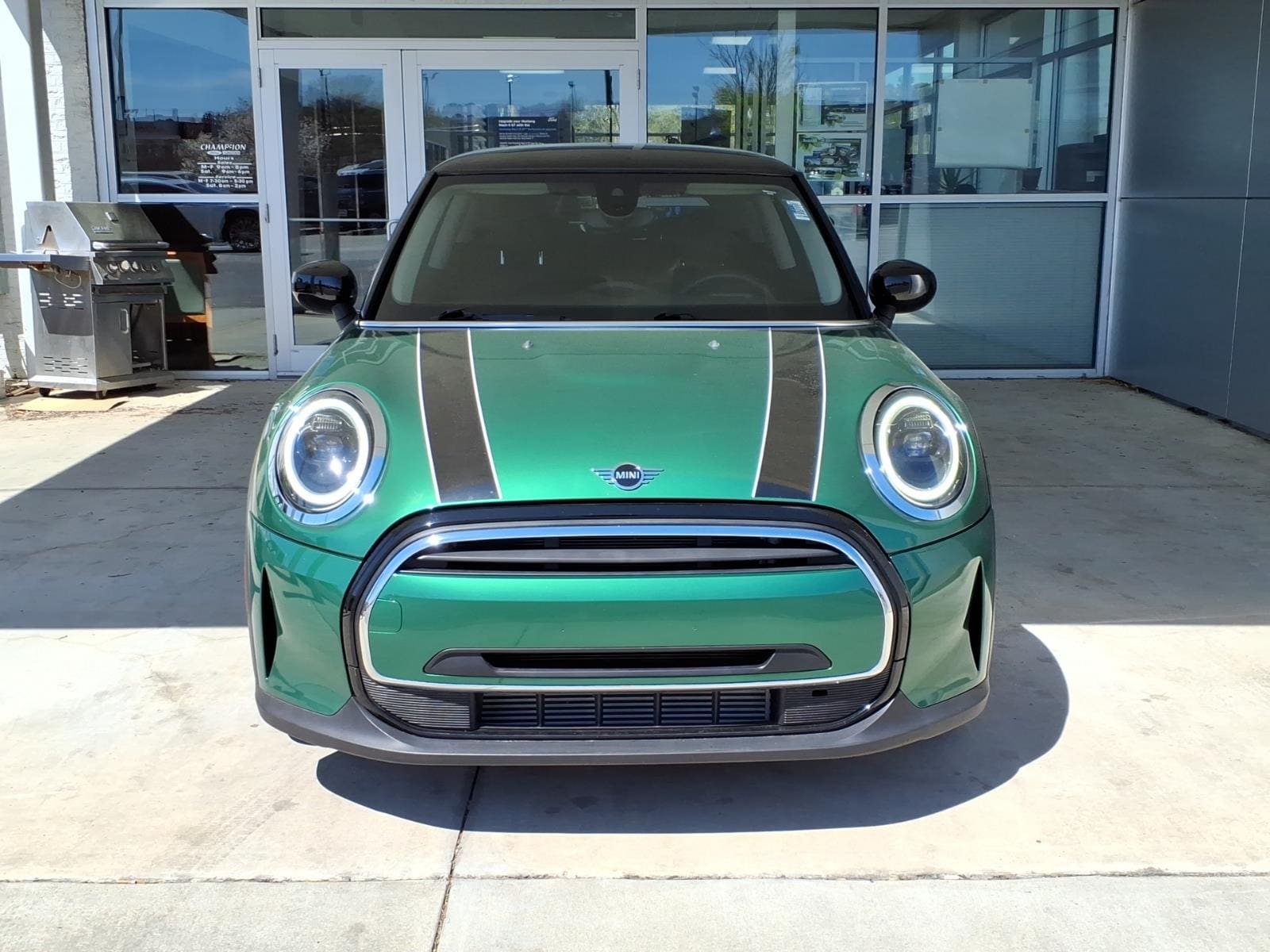 2022 MINI Hardtop Oxford Edition's photo