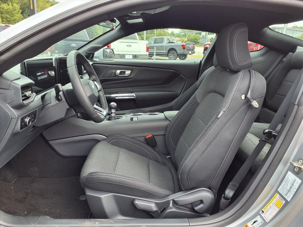 2025 Ford Mustang GT photo 3