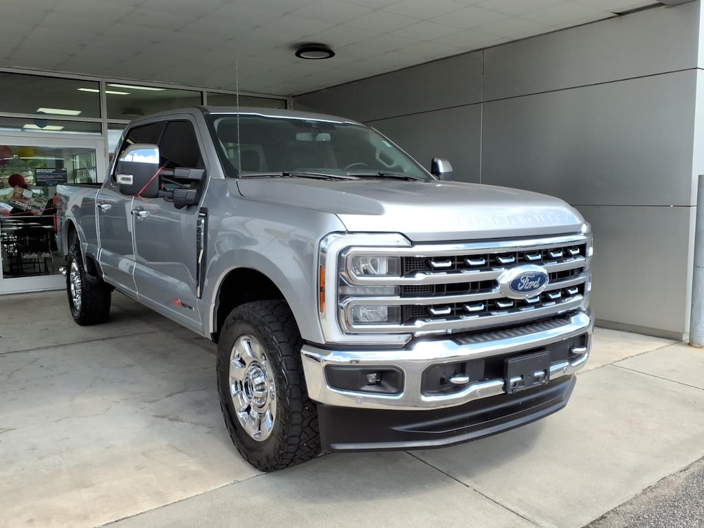 Used 2024 Ford F-250 Super Duty Lariat Truck Crew Cab