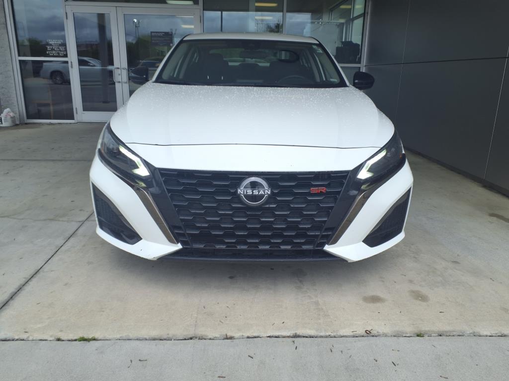 2023 Nissan Altima 2.5 SR photo 2