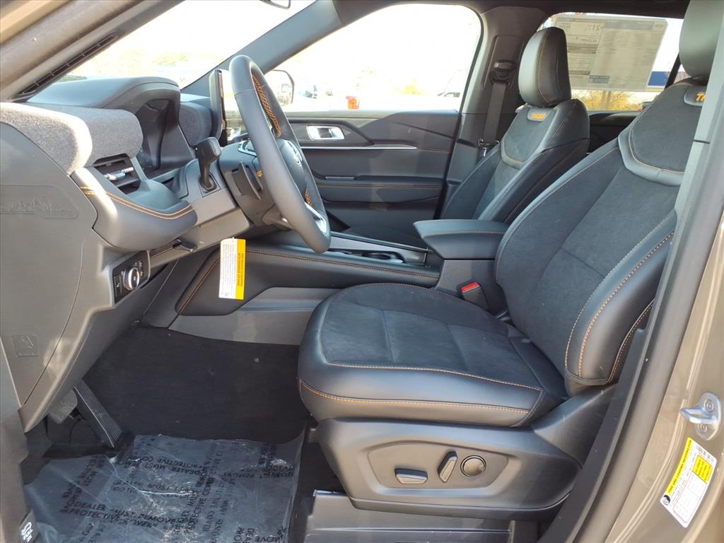 2026 Ford Explorer photo 3