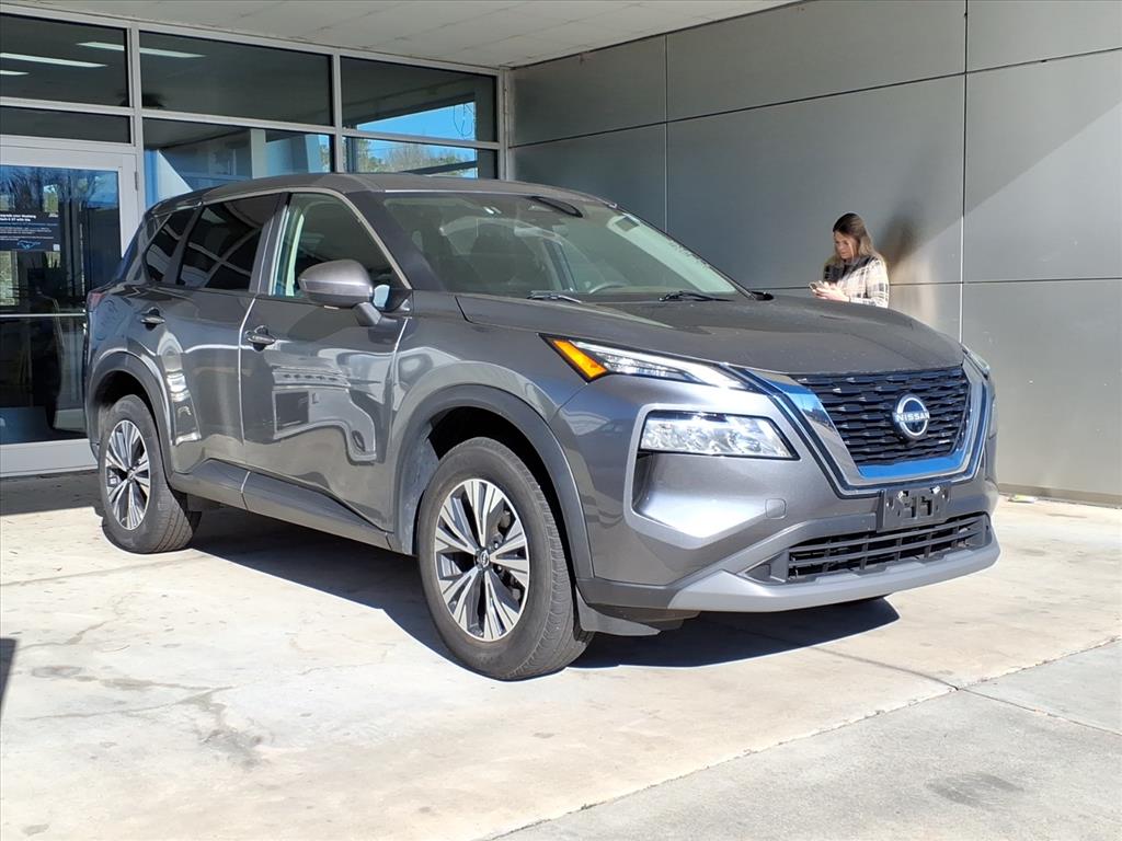 2023 Nissan Rogue SV's photo