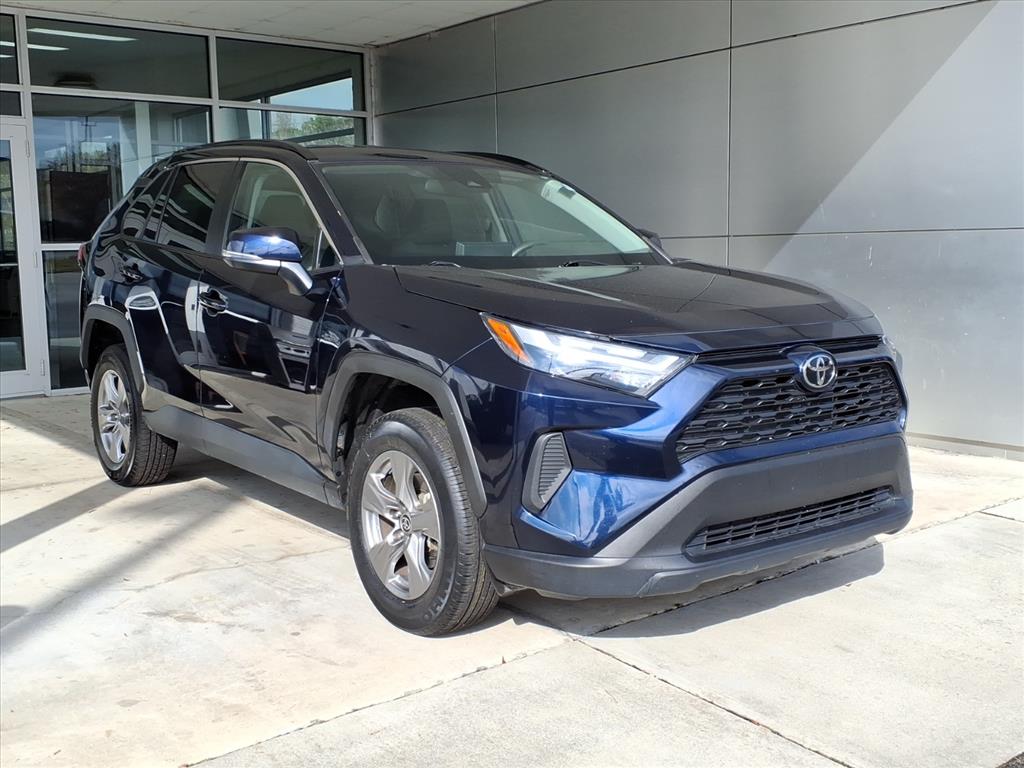 2024 Toyota RAV4 XLE's photo