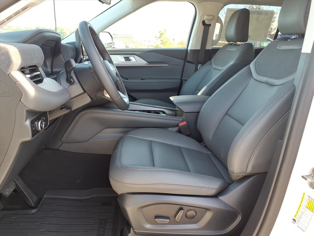 2026 Ford Explorer photo 2