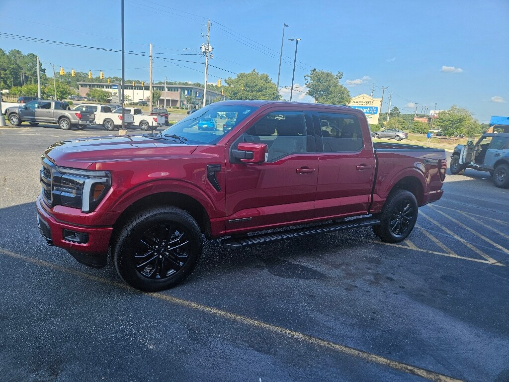 2025 Ford F-150 Lariat photo 3