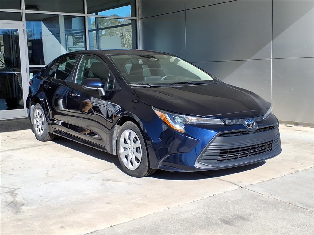 2024 Toyota Corolla LE's photo