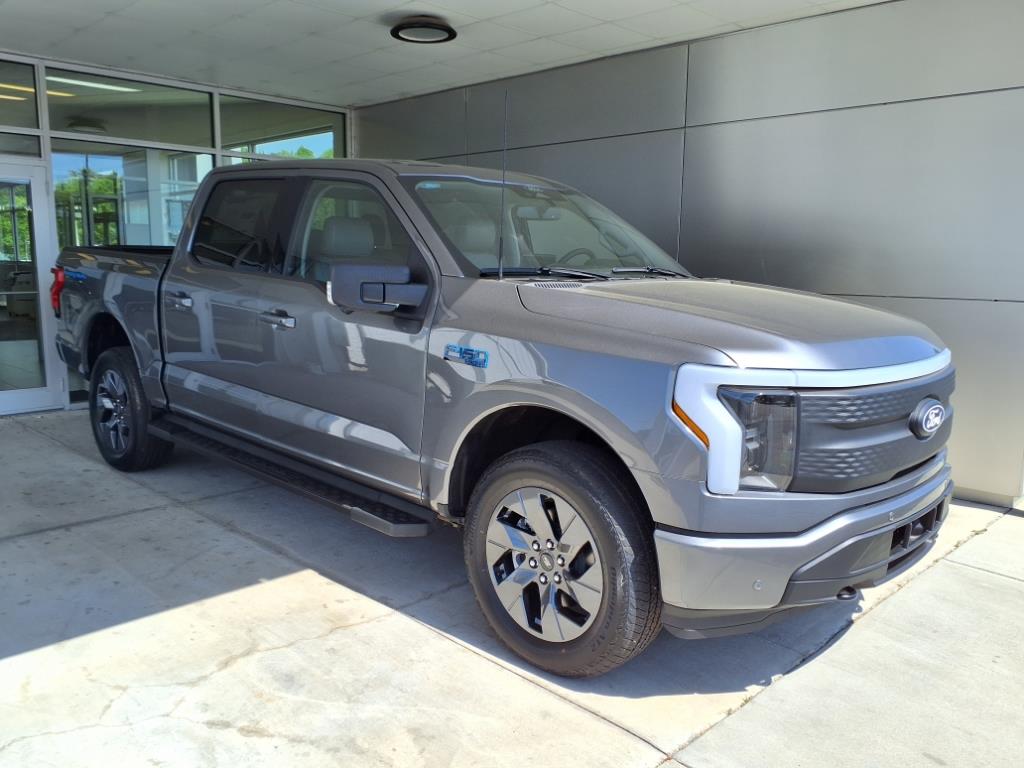 2025 Ford F-150 Lightning Flash's photo