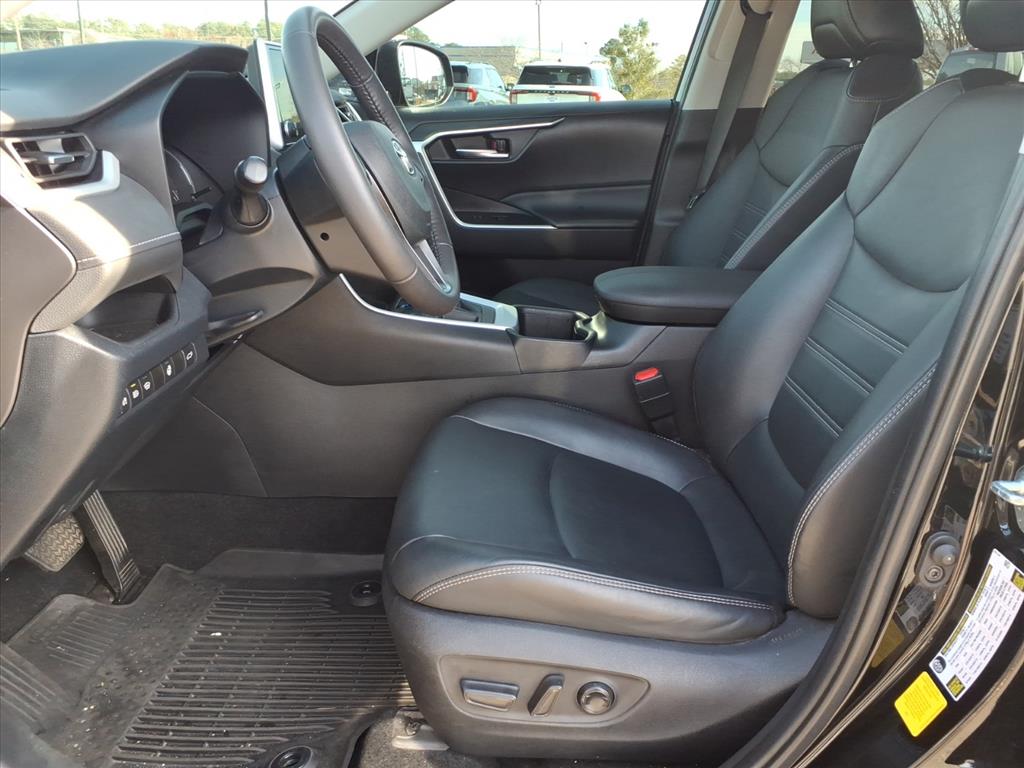 2023 Toyota RAV4 XLE Premium photo 3