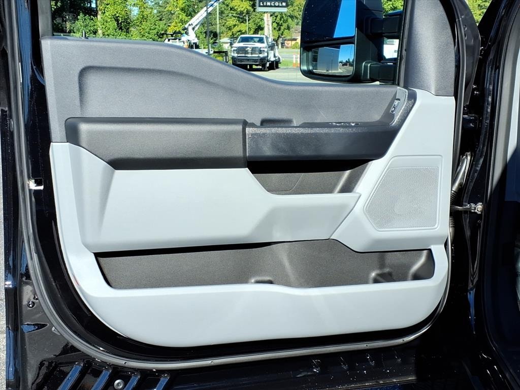 New 2026 Ford F-350 Super Duty XL 4x2 XL Regular Cab 8 ft. LB SRW Pickup