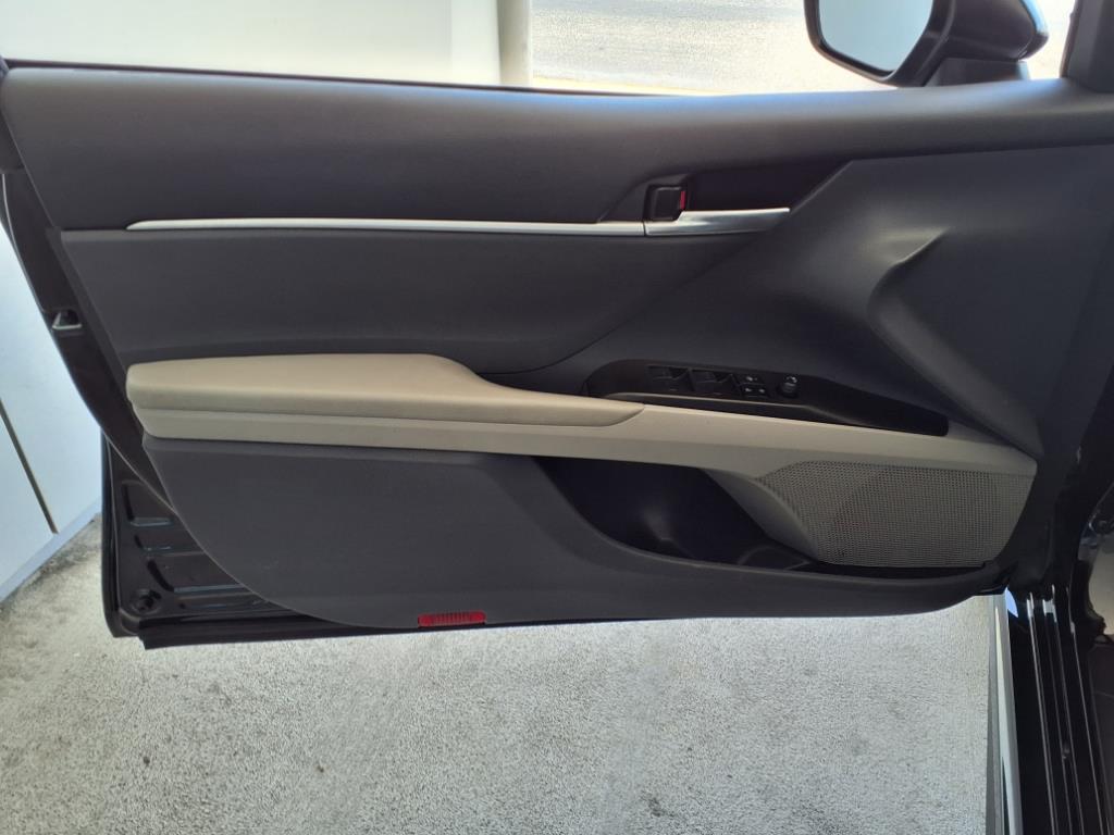2023 Toyota Camry SE photo 4