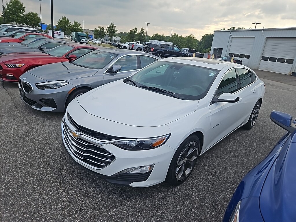 2024 Chevrolet Malibu 1LT photo 3
