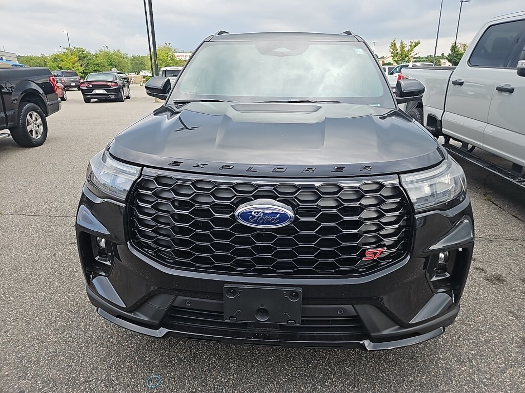 2025 Ford Explorer ST photo 2