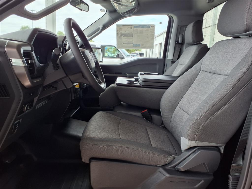 2025 Ford F-150 XL photo 3