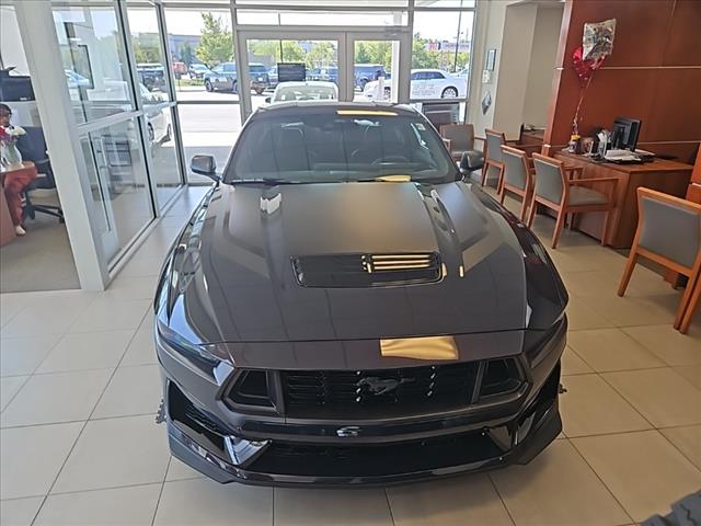 2025 Ford Mustang Dark Horse Deluxe photo 2