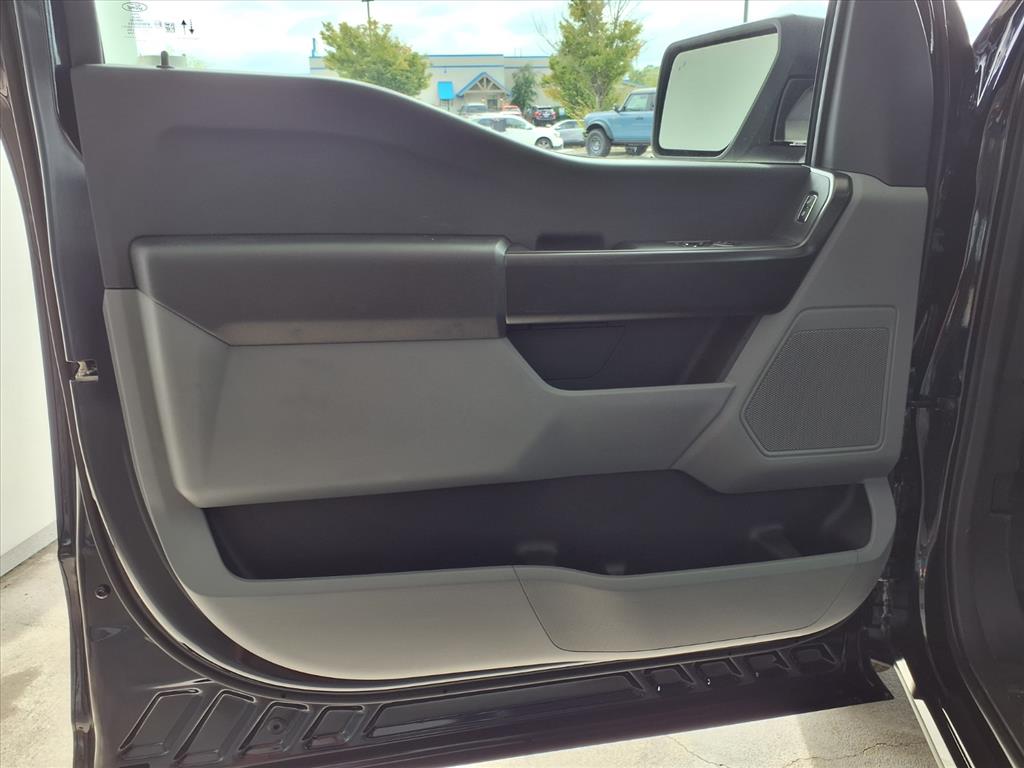2025 Ford F-150 XL photo 4
