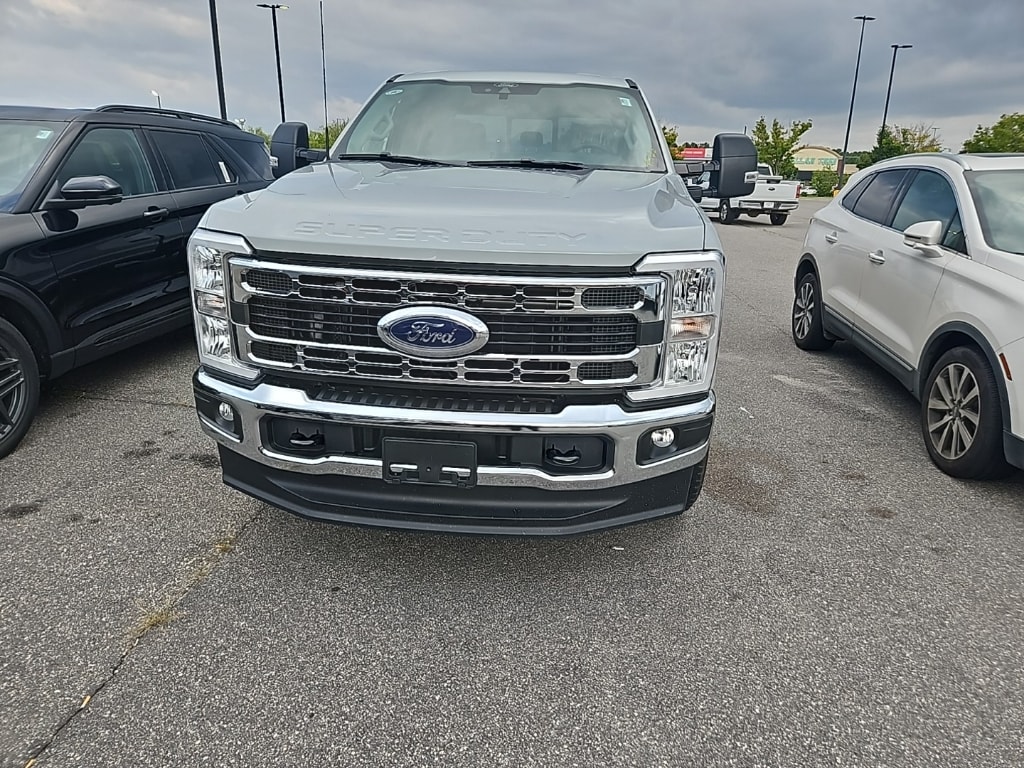 New 2025 Ford F-250 Super Duty XLT 4x4 XLT Crew Cab 6.8 ft. SB Pickup