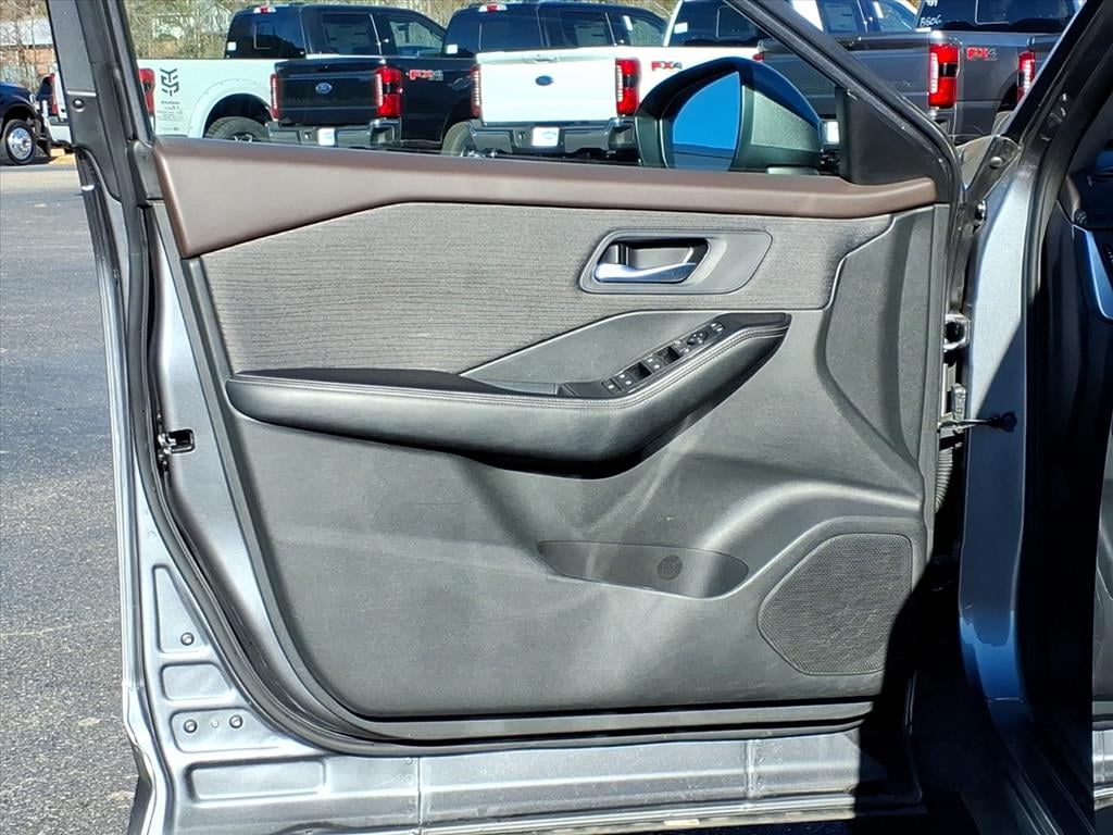 Used 2023 Nissan Rogue SV SUV