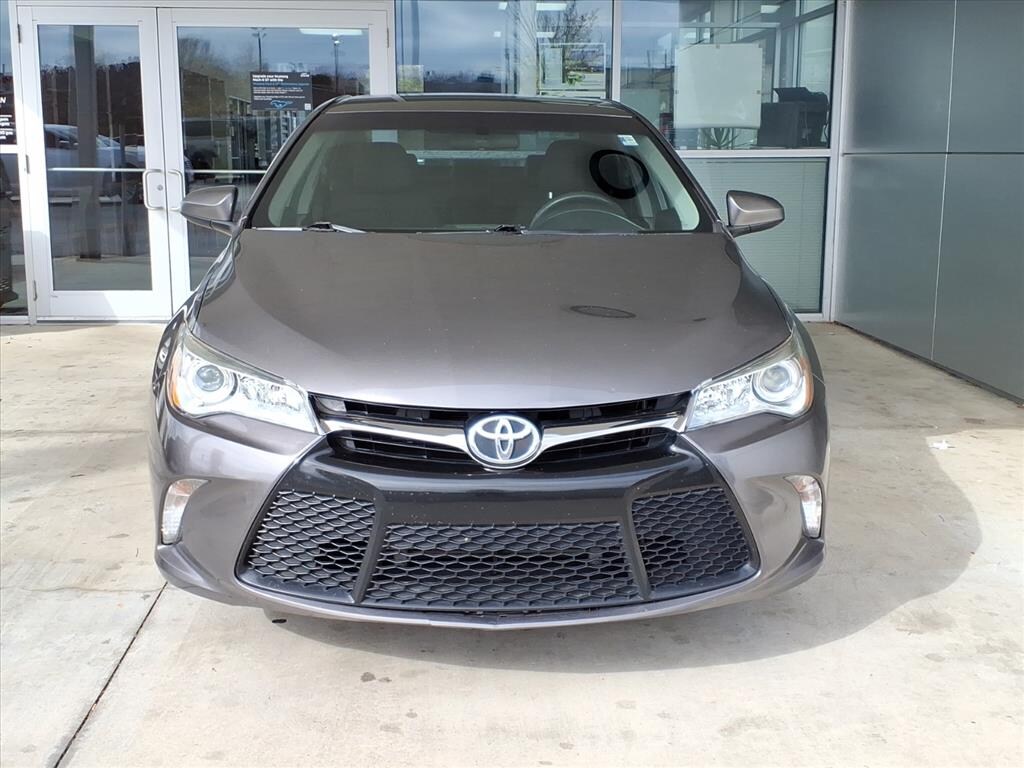 Used 2017 Toyota Camry 4D Sedan SE Sedan