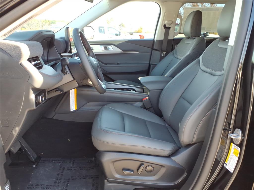 2026 Ford Explorer photo 3