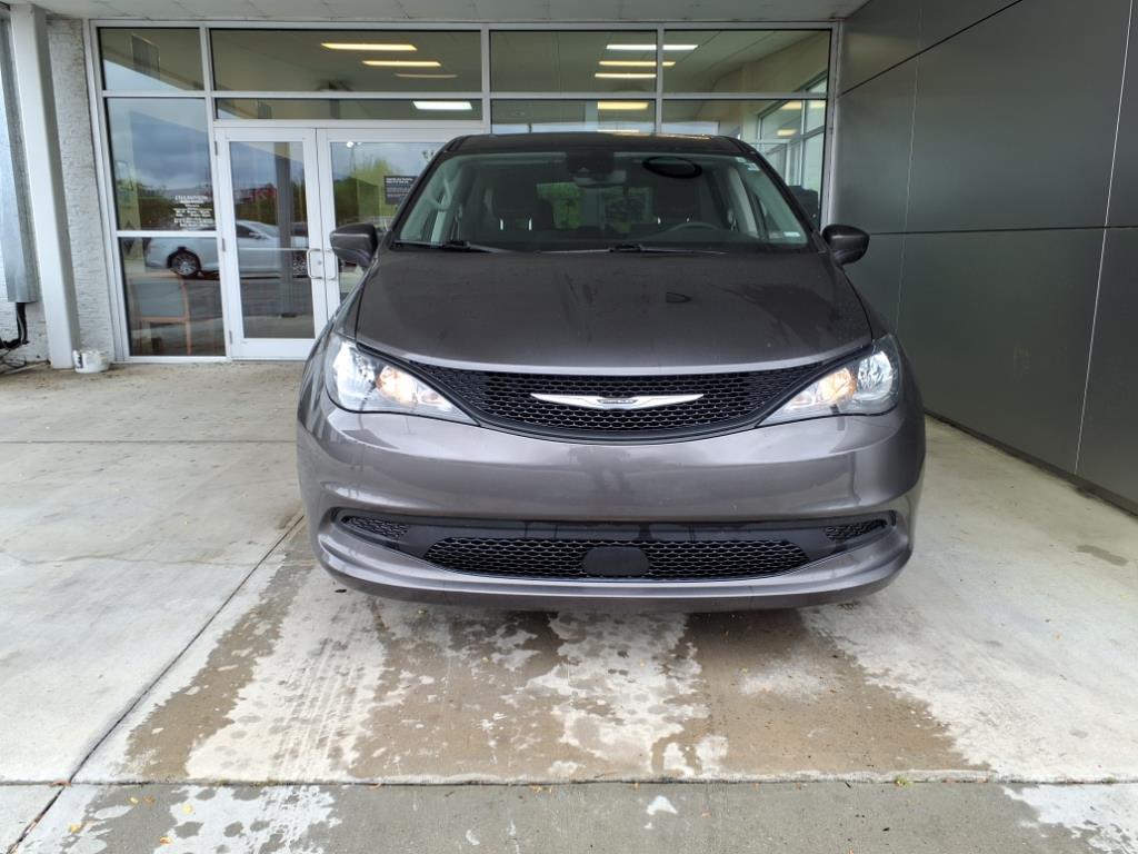 2023 Chrysler Voyager LX photo 2
