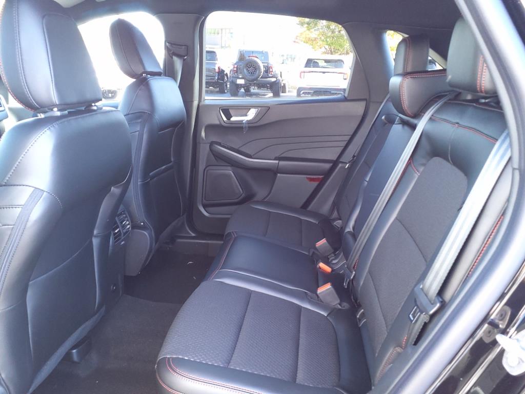 2025 Ford Escape ST-Line photo 4
