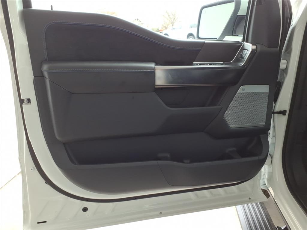 New 2025 Ford F-150 Platinum 4x4 Platinum SuperCrew 5.5 ft. SB