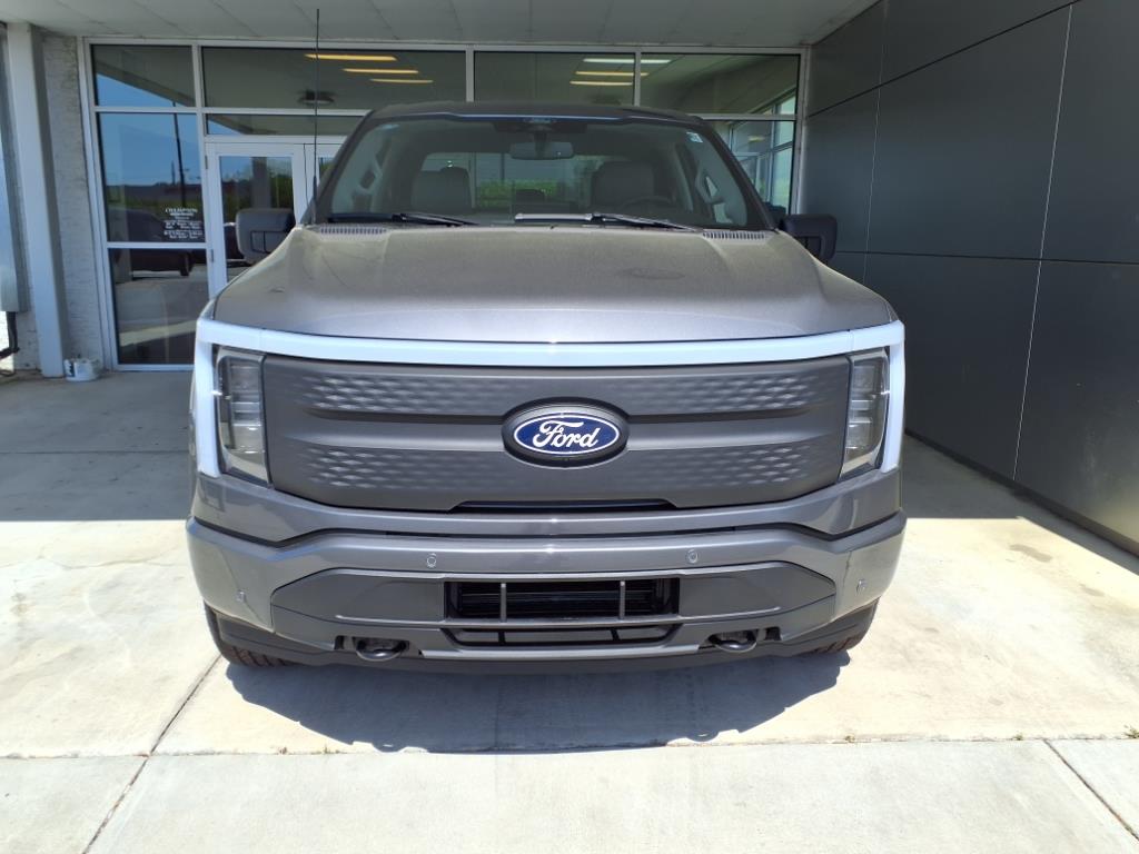 2025 Ford F-150 Lightning photo 2