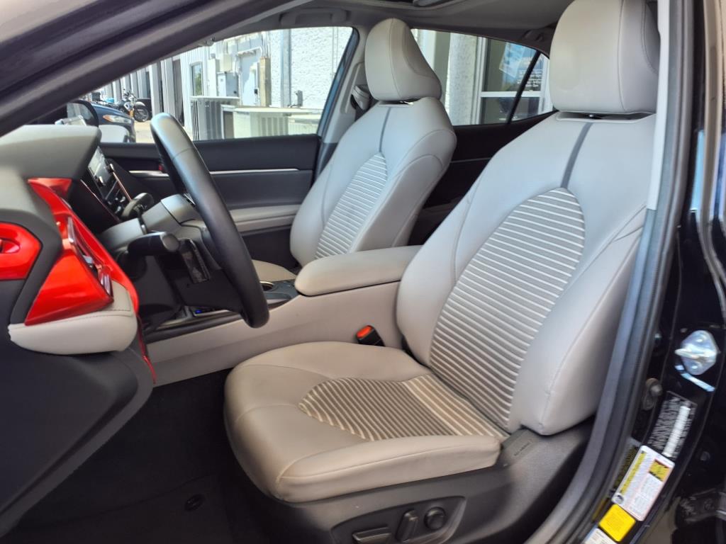 2023 Toyota Camry SE photo 3