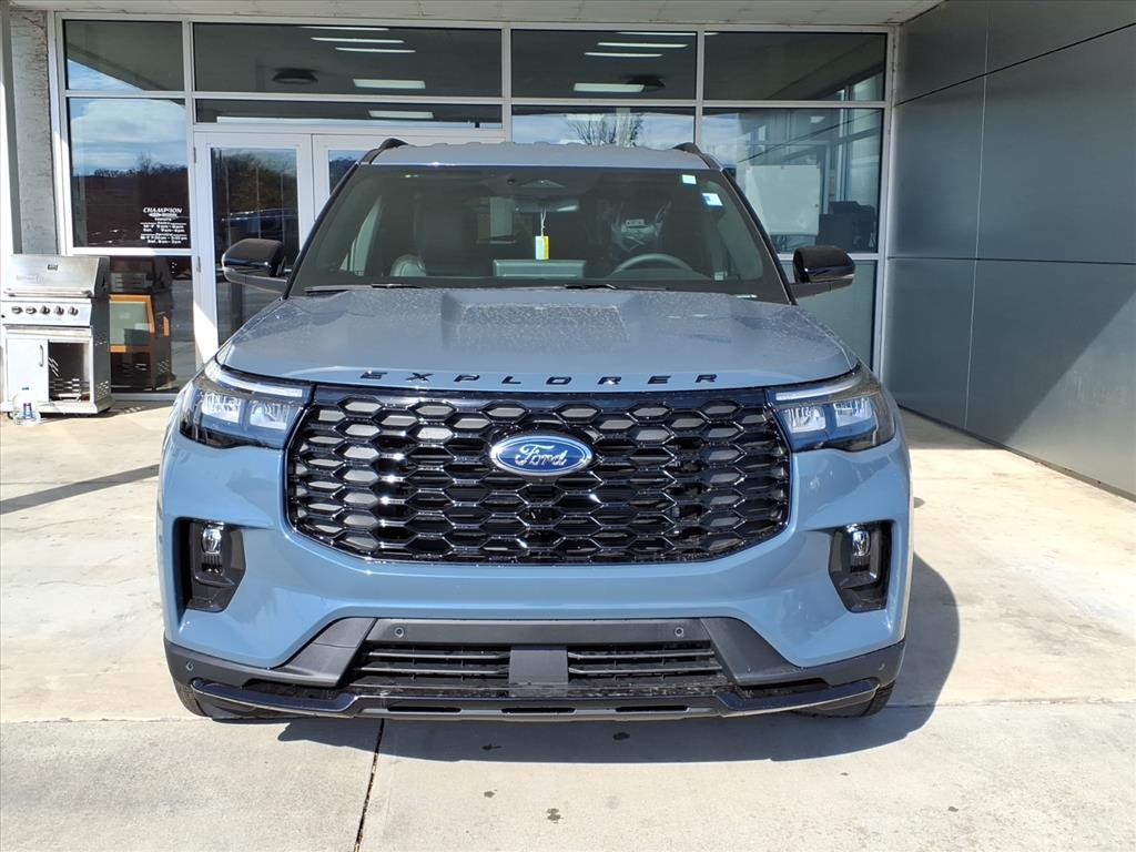 2026 Ford Explorer ST-Line photo 2