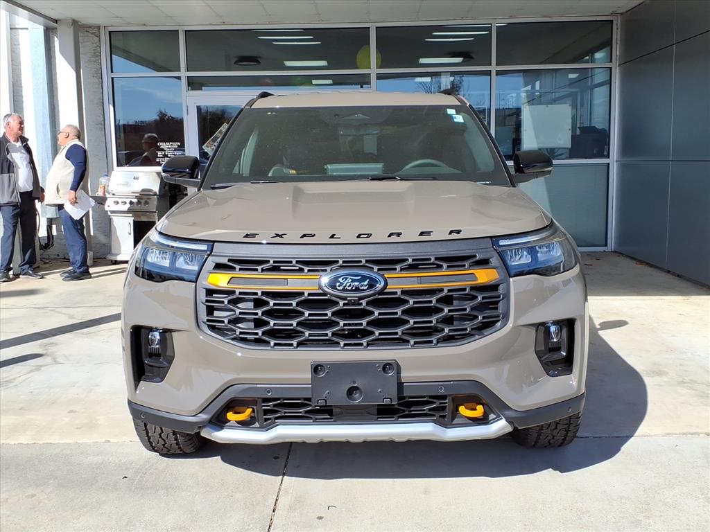 2026 Ford Explorer photo 2