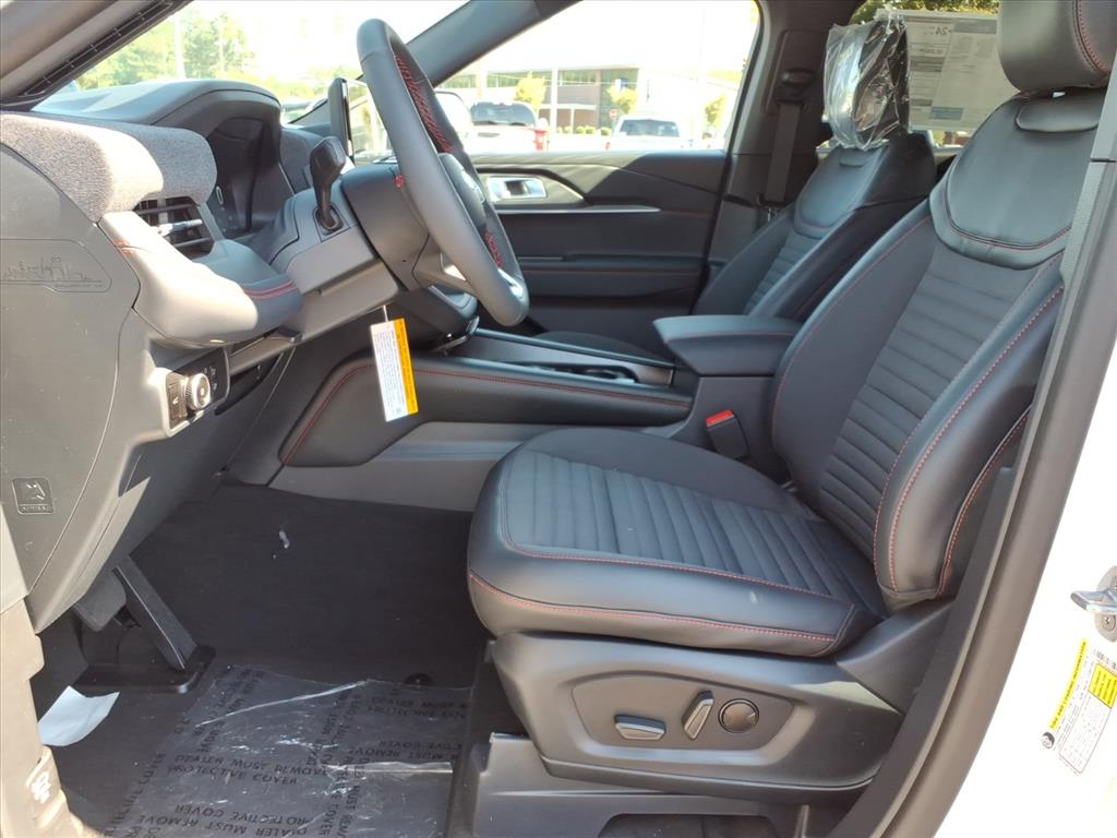 2025 Ford Explorer ST-Line photo 2