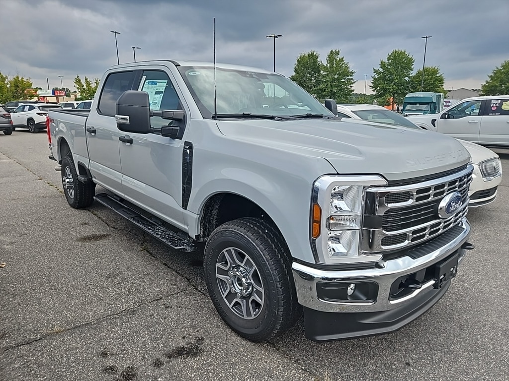 New 2025 Ford F-250 Super Duty XLT 4x4 XLT Crew Cab 6.8 ft. SB Pickup