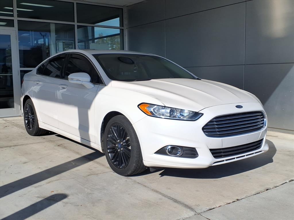 2016 Ford Fusion SE's photo