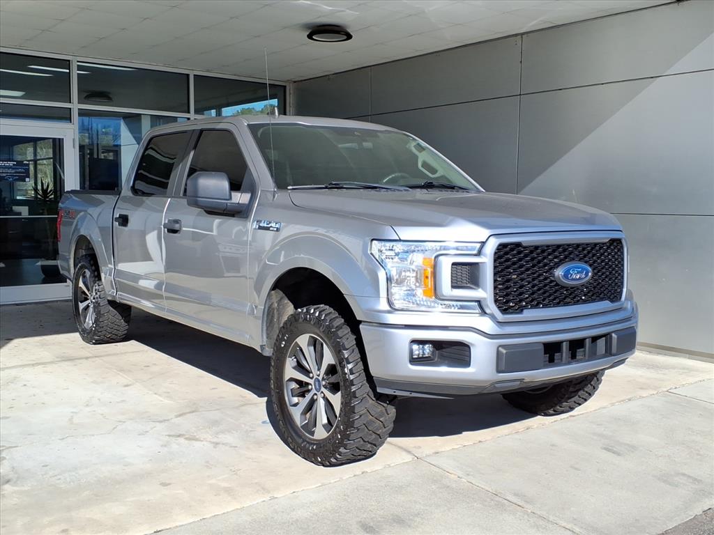 2020 Ford F-150 XL's photo