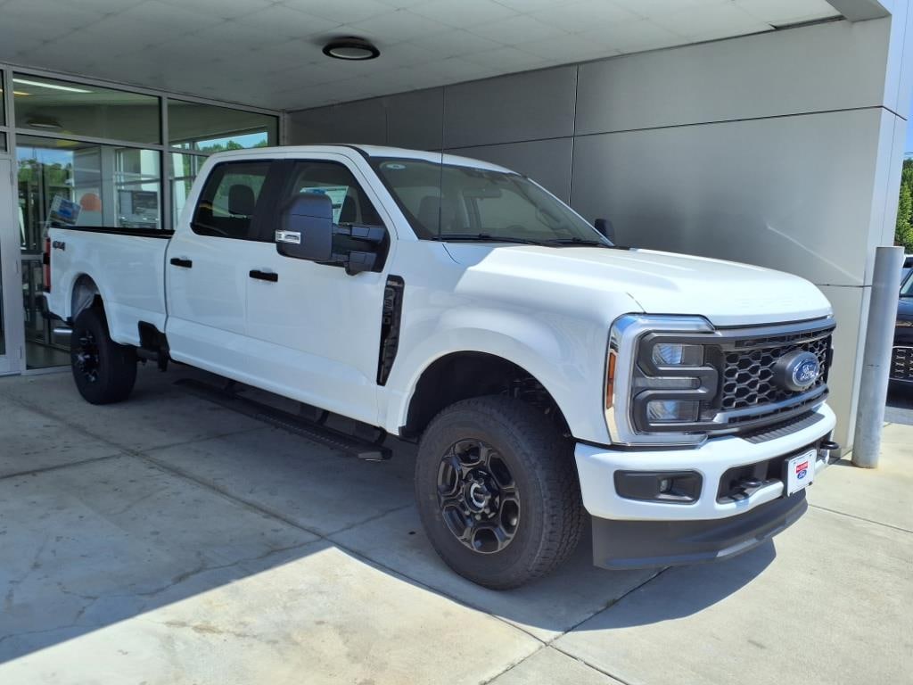 New 2025 Ford F-350 Super Duty XL 4x4 XL Crew Cab 8 ft. LB SRW Pickup
