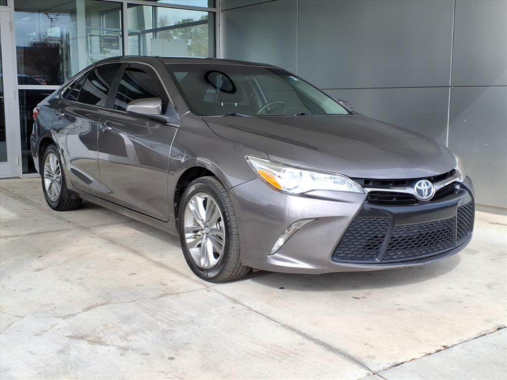 Used 2017 Toyota Camry 4D Sedan SE Sedan