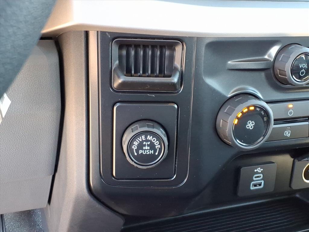 2026 Ford F-350 Super Duty XL - Photo 13