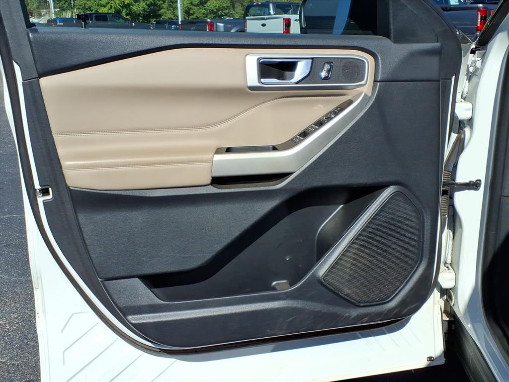 2023 Ford Explorer XLT photo 3