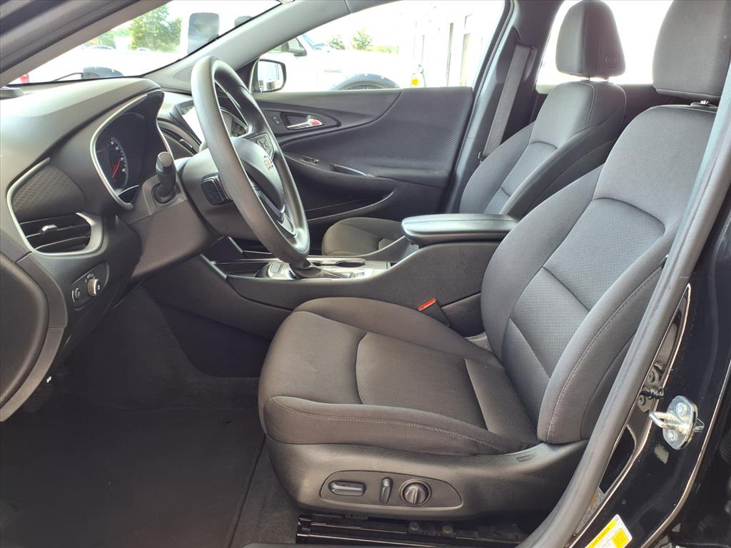 2024 Chevrolet Malibu 1LT photo 3