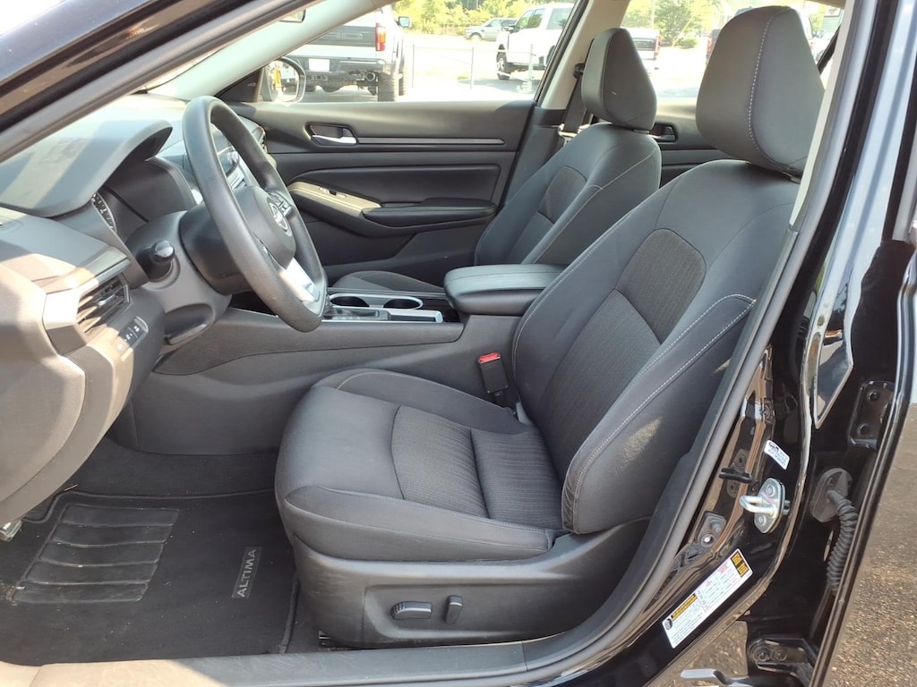 Used 2024 Nissan Altima 2.5 SV Sedan