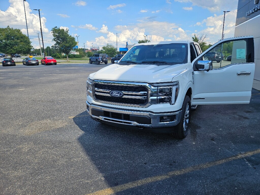 2025 Ford F-150 Lariat photo 2