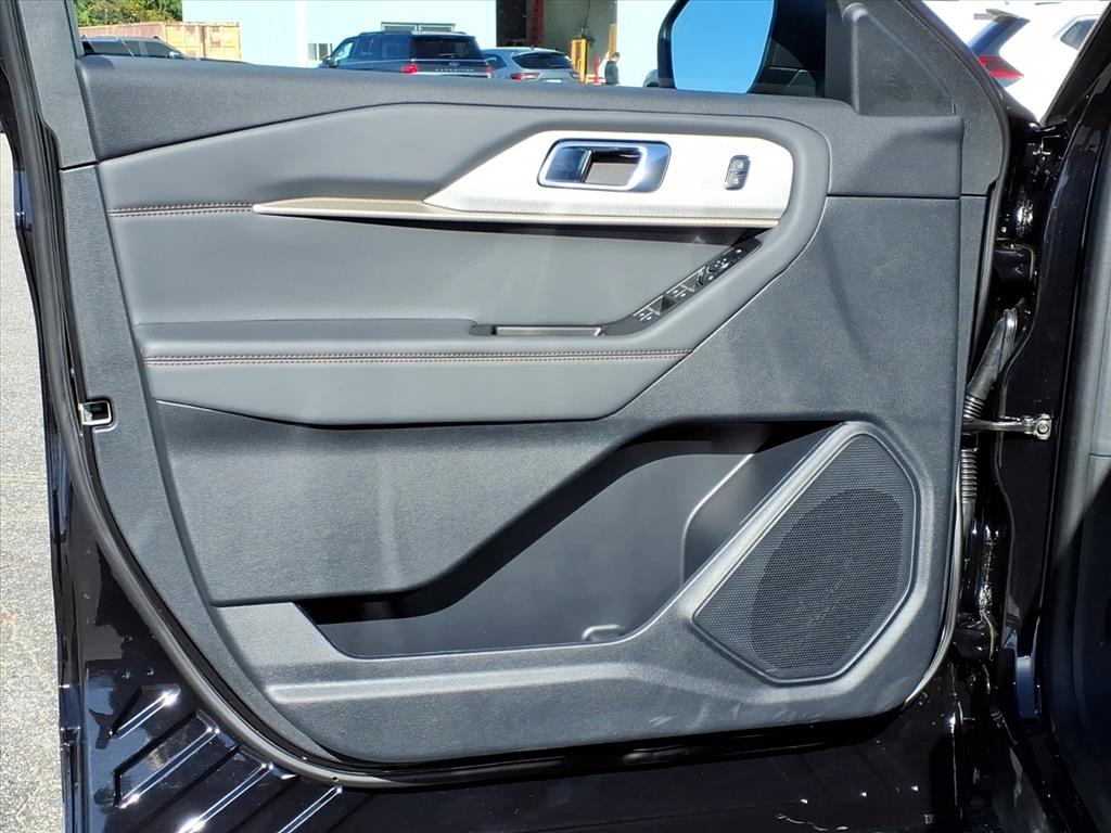 2026 Ford Explorer photo 4