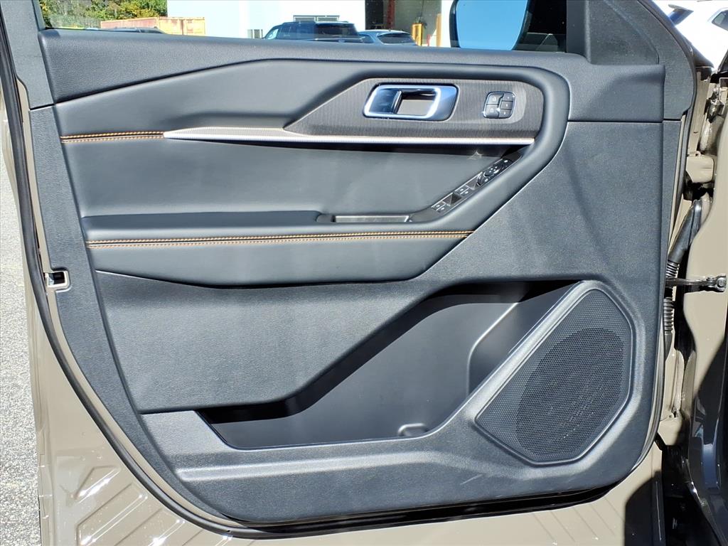 2026 Ford Explorer photo 4