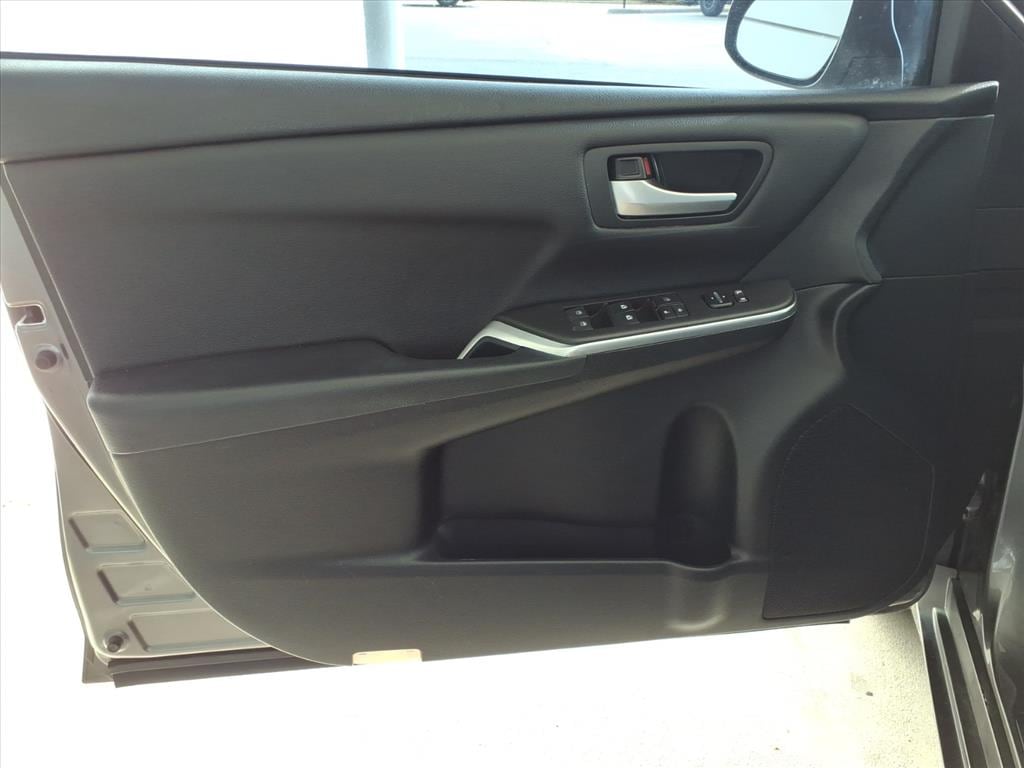 Used 2017 Toyota Camry 4D Sedan SE Sedan