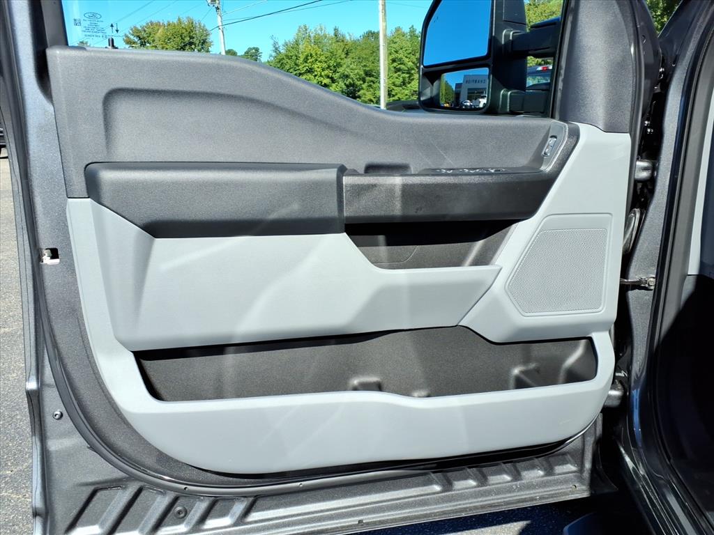 2026 Ford F-350 XL photo 4