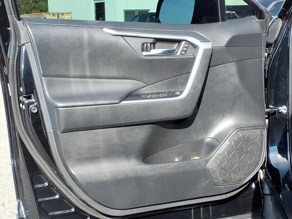 2023 Toyota RAV4 XLE Premium photo 4