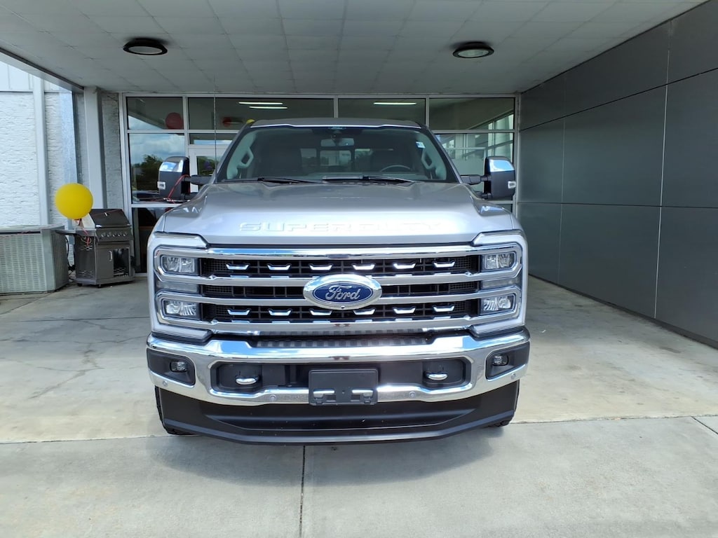 Used 2024 Ford F-250 Super Duty Lariat Truck Crew Cab