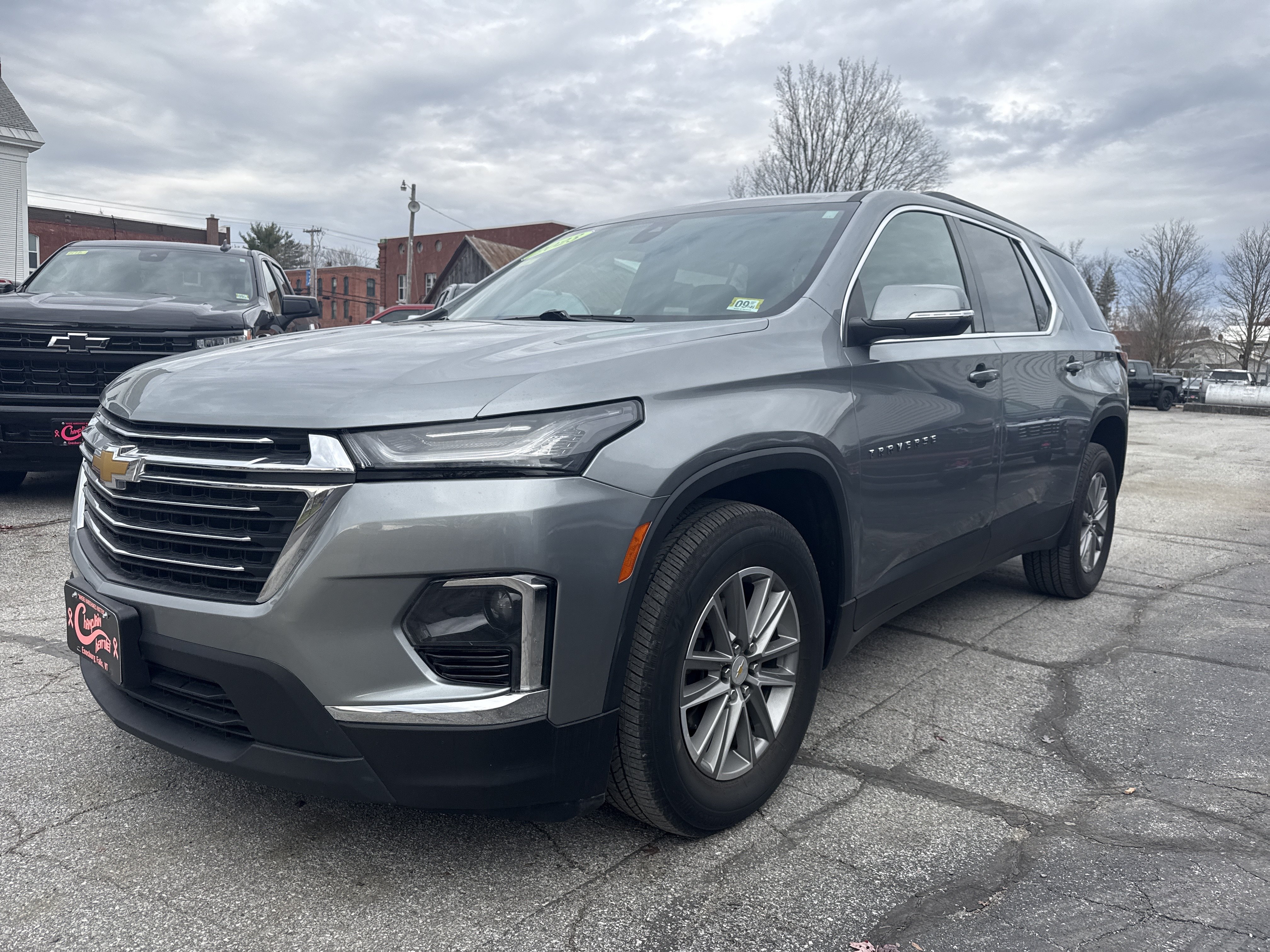 Used 2023 Chevrolet Traverse LT Cloth SUV